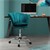 Cadeira de escritório com rodízios e encosto em forma de concha 68x68 cm estrutura metálica em veludo de petróleo design ML