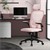 Ergonominen toimistotuoli vaaleanpunainen verkkokangas säädettävällä niskatuella ja pyörillä ML design